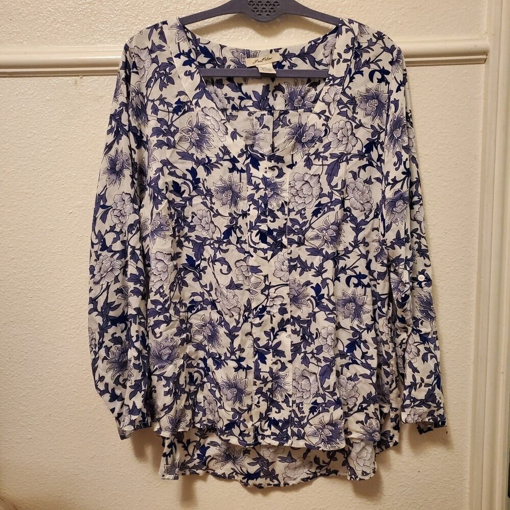 Love Potion Floral Blouse Blue White Rayon Women's Size XL‎